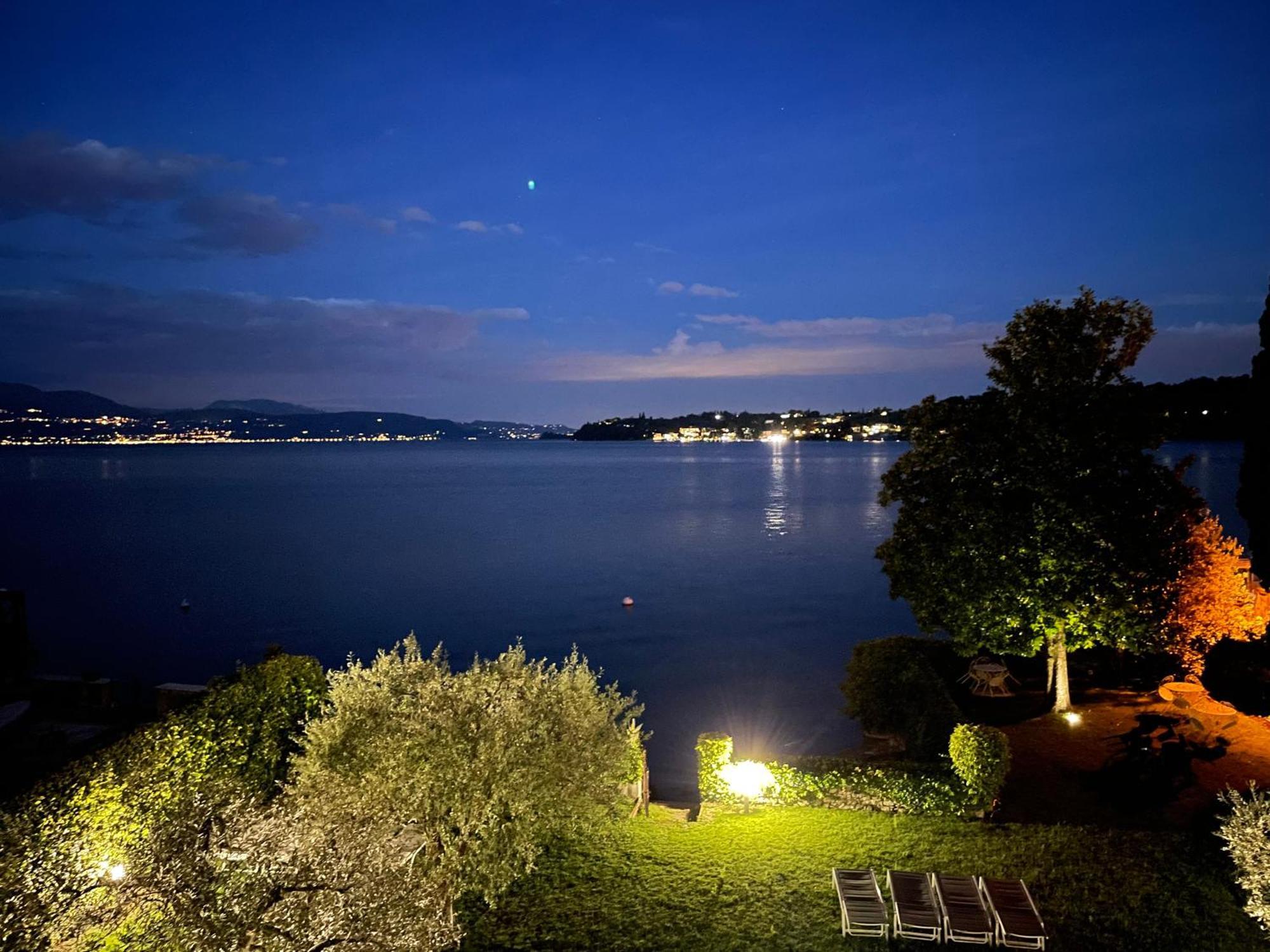 Luxury Lakeside Apartment Right On The Water ซาโล ภายนอก รูปภาพ