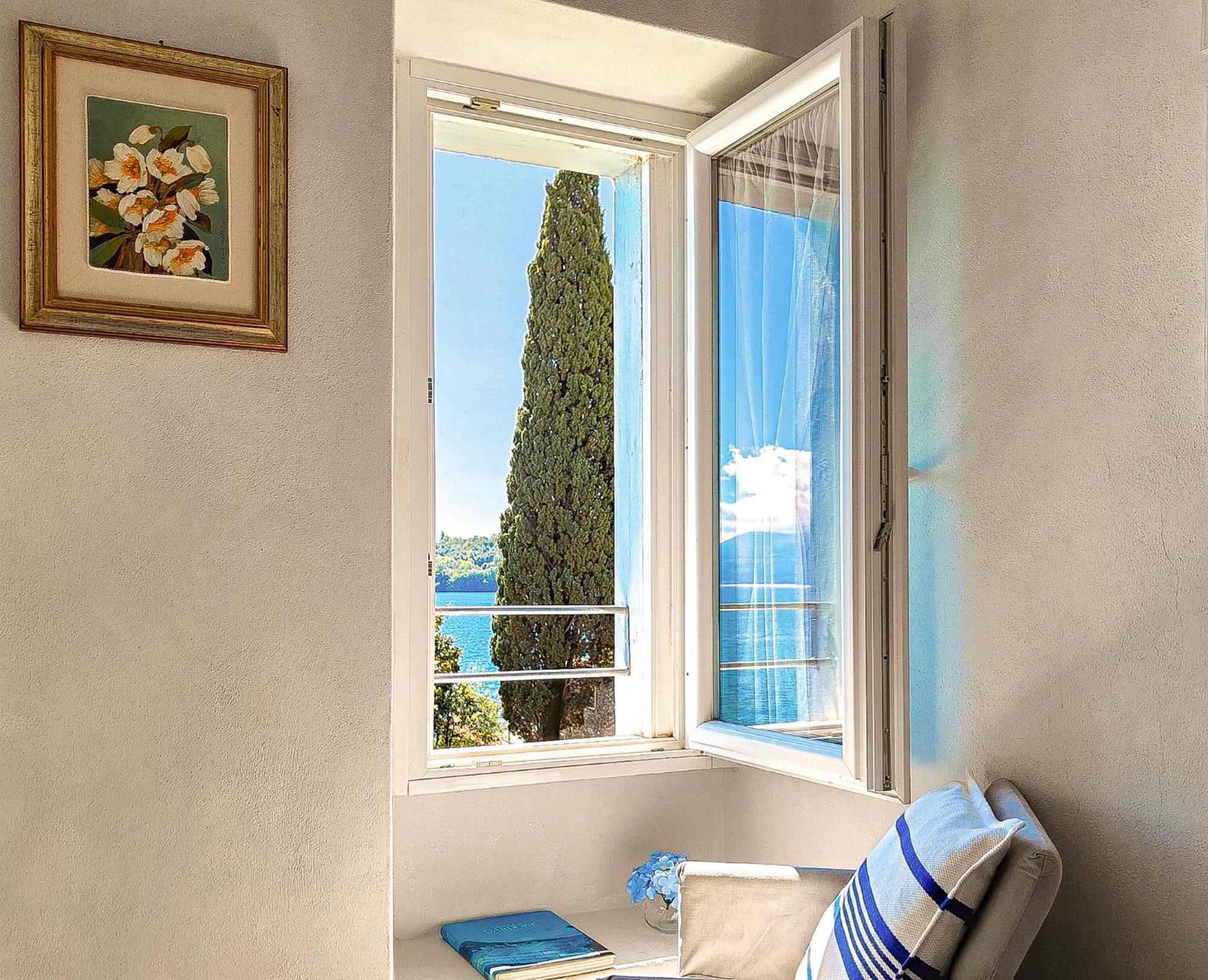 Luxury Lakeside Apartment Right On The Water ซาโล ภายนอก รูปภาพ