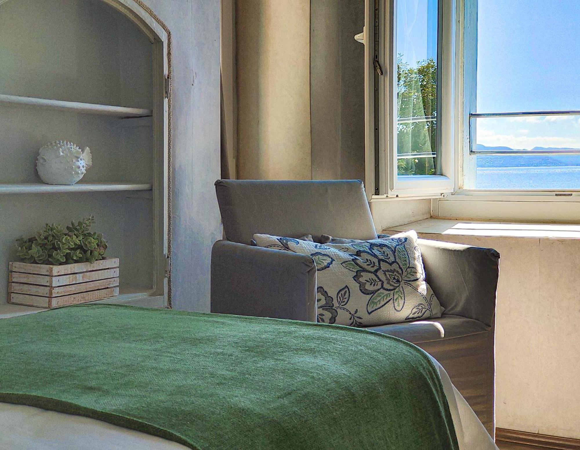 Luxury Lakeside Apartment Right On The Water ซาโล ภายนอก รูปภาพ