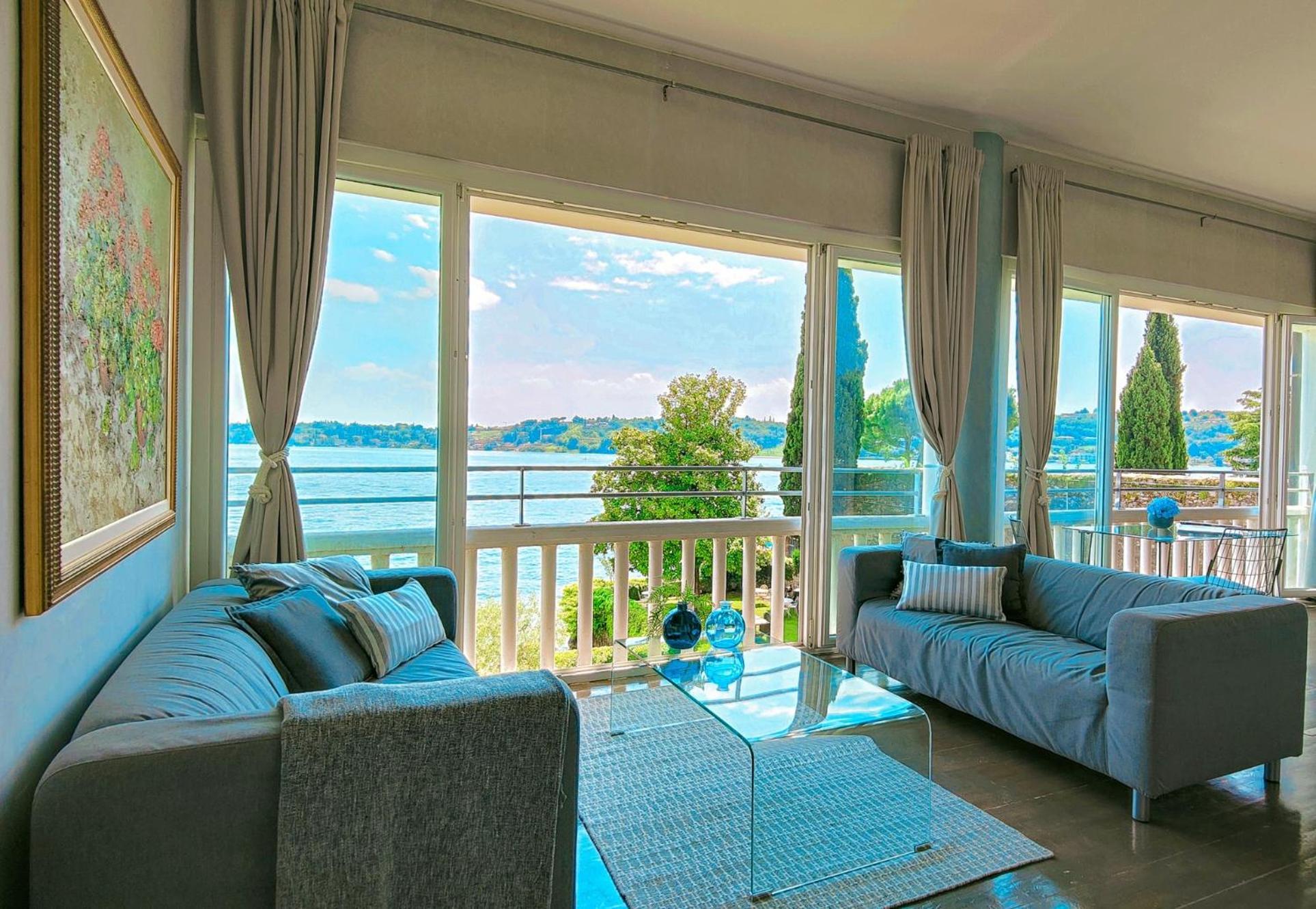 Luxury Lakeside Apartment Right On The Water ซาโล ภายนอก รูปภาพ